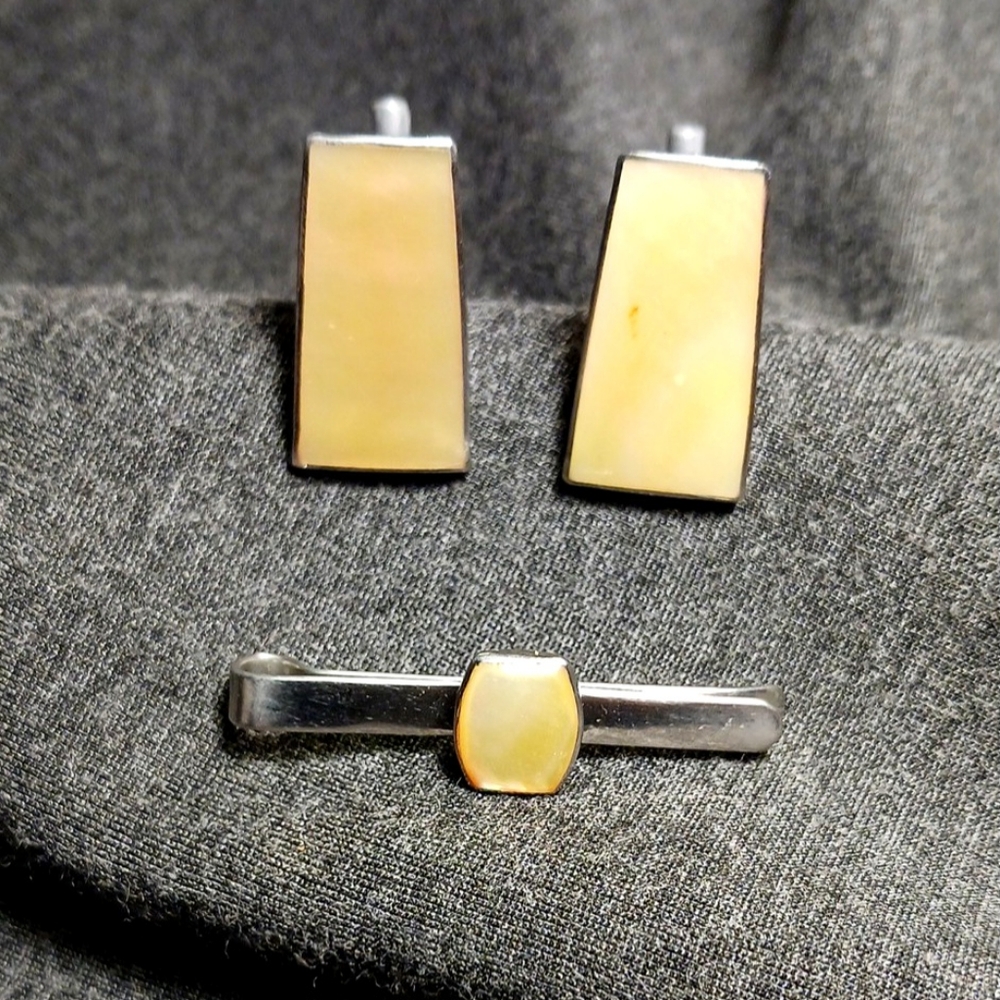 Vintage Cufflinks and Tiebar set